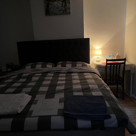 קינגסטון אפון תמז Large Double Bedroom With Free On Site Parking מראה חיצוני תמונה