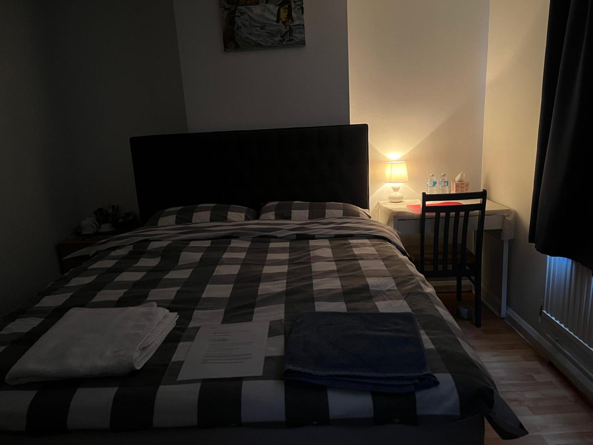 קינגסטון אפון תמז Large Double Bedroom With Free On Site Parking מראה חיצוני תמונה